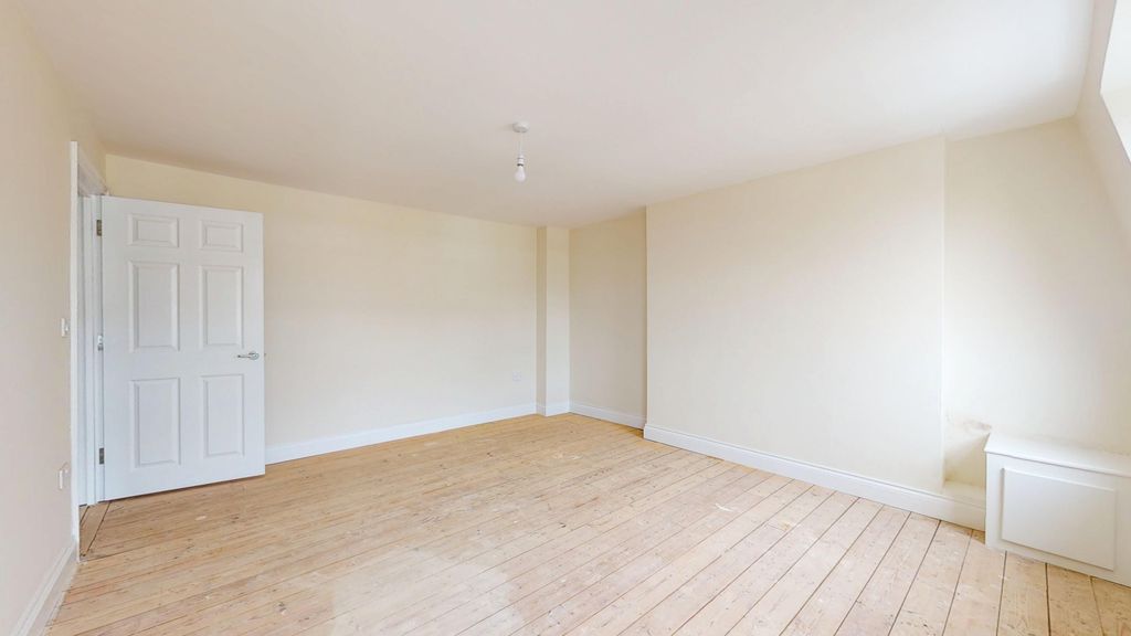 Property photo 3 of 8 Flat C, 1 Wyndham Crescent, Tufnell Park, London, N19 5Qj