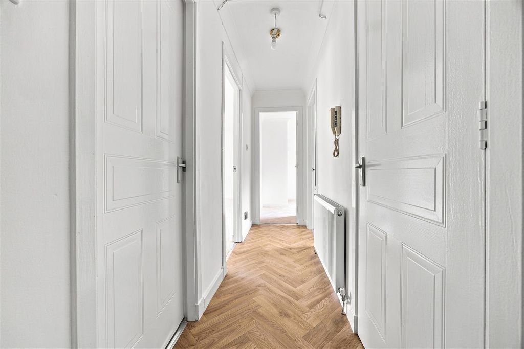 Property photo 3 of 11 03-101_Maryhill_Rd_Glasgow_003.Jpg