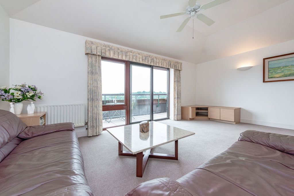 Property photo 2 of 41