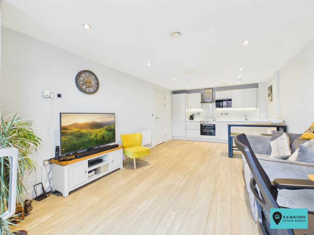 Property photo 3 of 11 Living/Kitchen Area