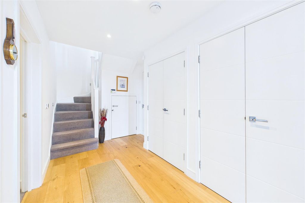 Property photo 3 of 27