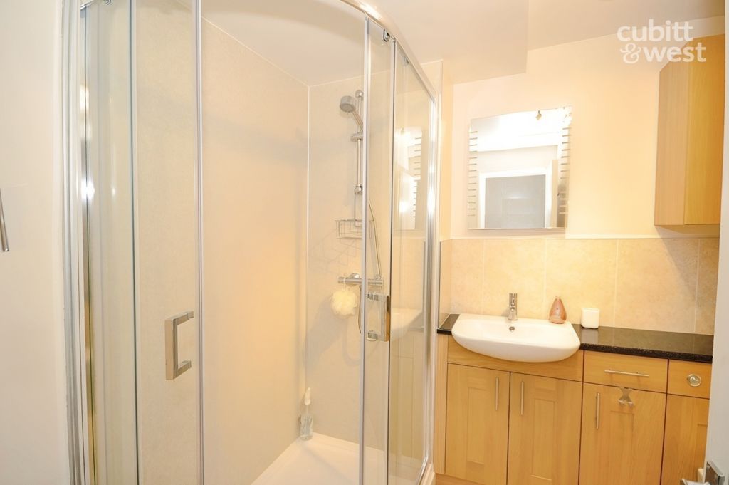 Property photo 3 of 9 E889E1Db-5