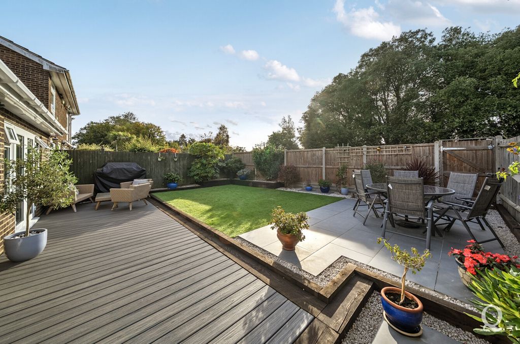 Property photo 3 of 26 776Cbe66-221d-45c...