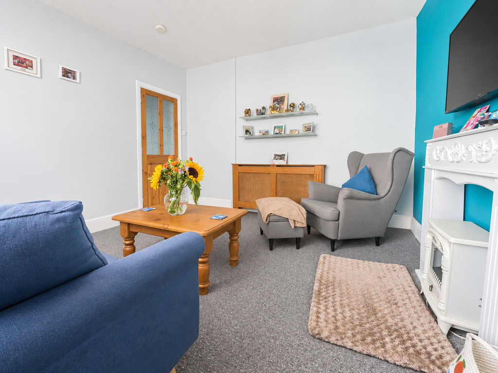 Property photo 3 of 14 F012A93D-1B49-4F53-A51E-5A551Cb1Dff3