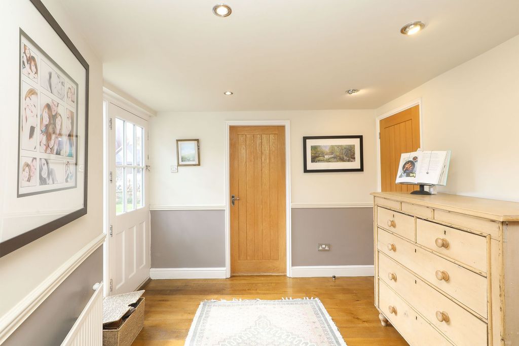 Property photo 2 of 37