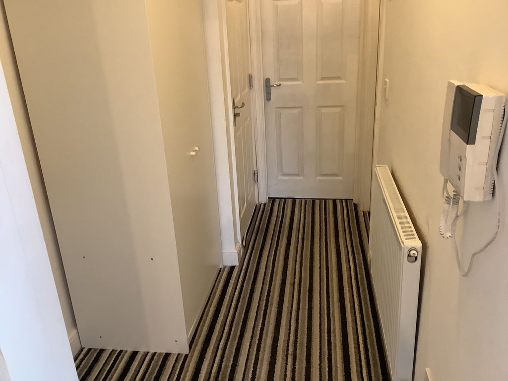 Property photo 2 of 12 Hall