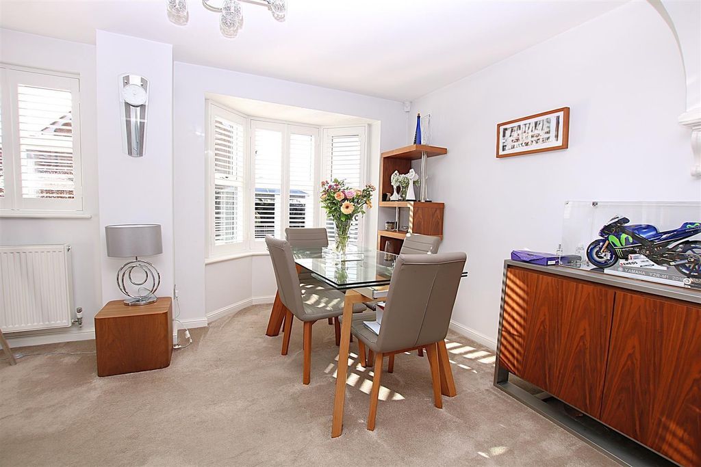 Property photo 3 of 15 9dV9Qmodeumj0T7Vvusoyq.Jpg