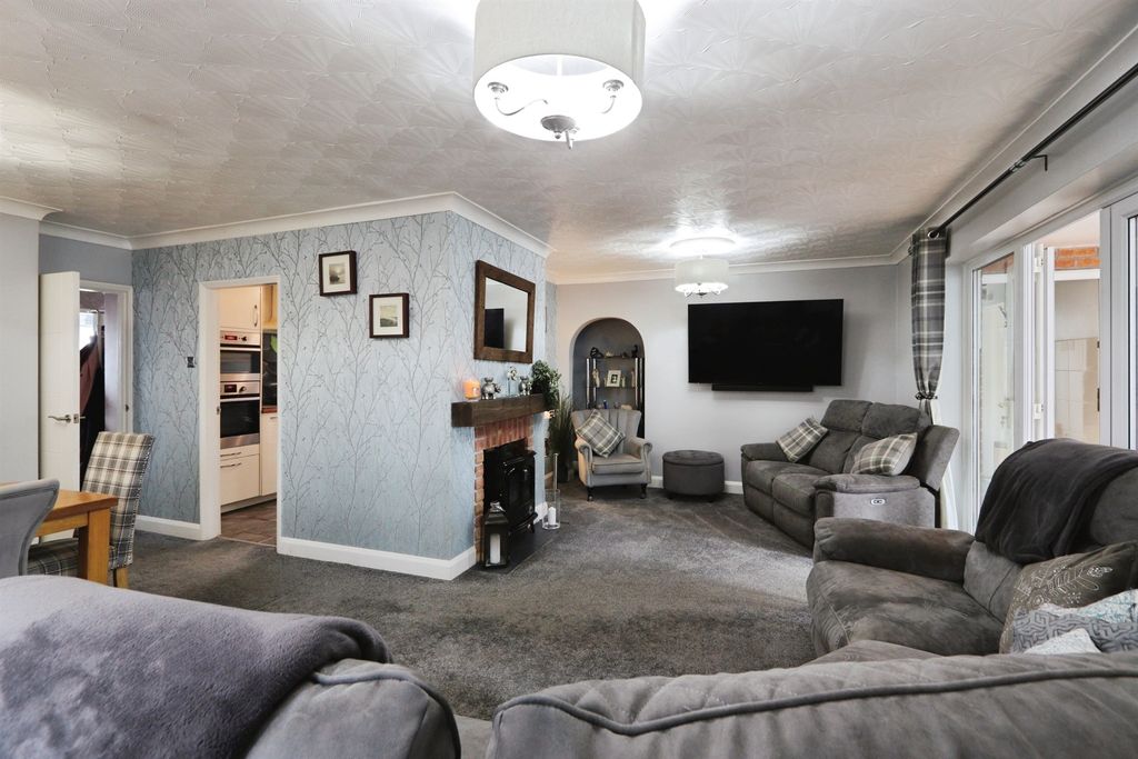 Property photo 2 of 24