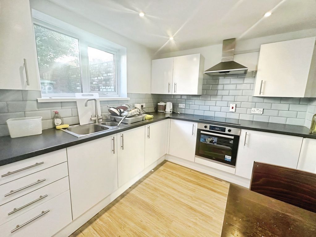 Property photo 2 of 8 Kitchen