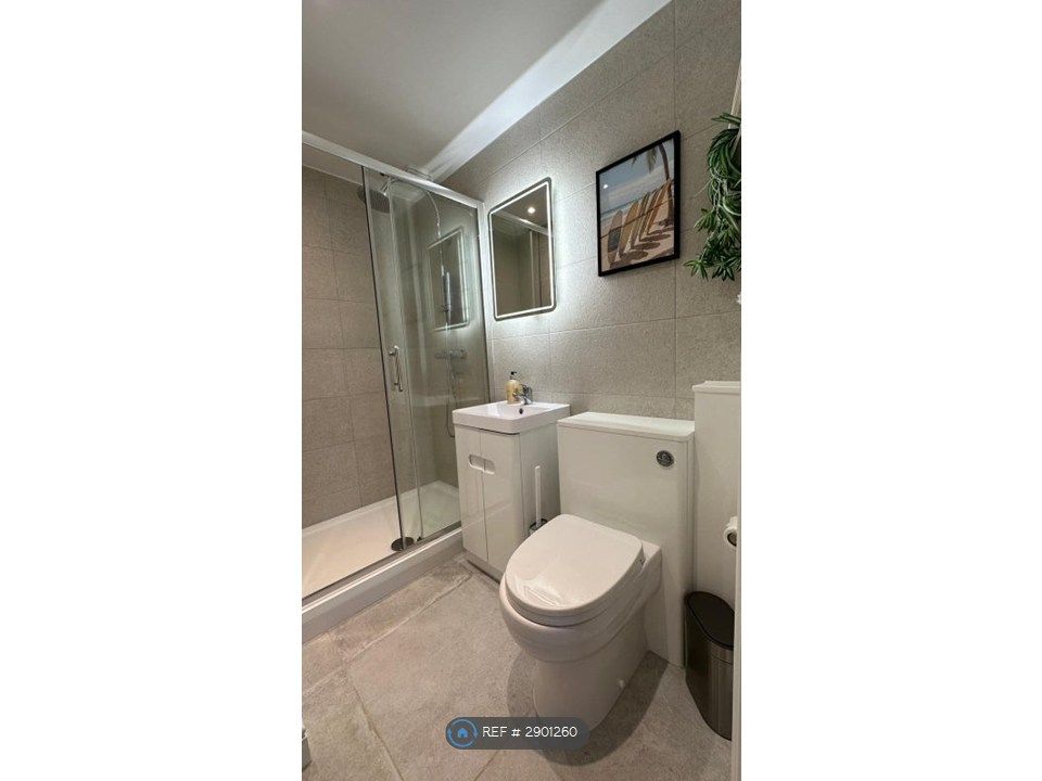 Property photo 3 of 8 Fantastic Walk In Shower Facilities