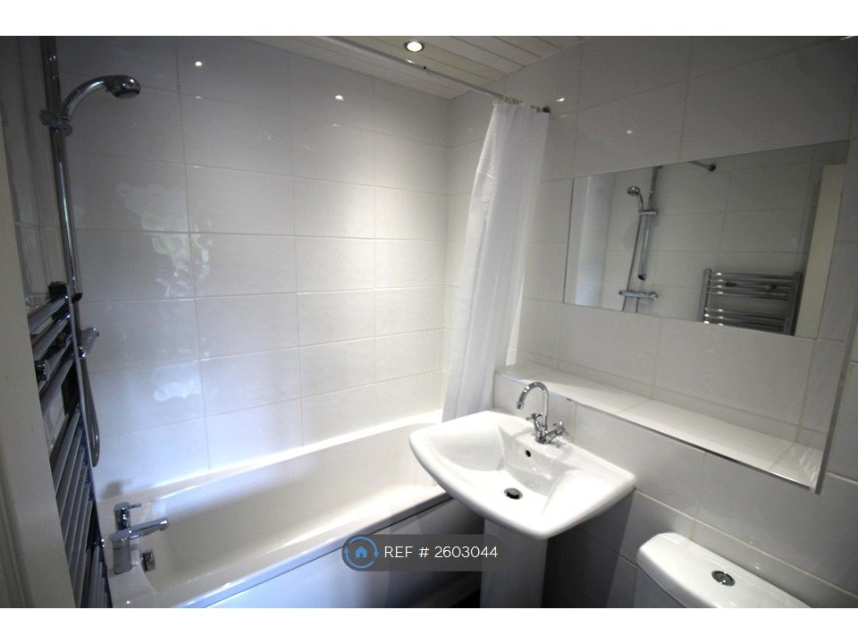 Property photo 3 of 12 Bathroom