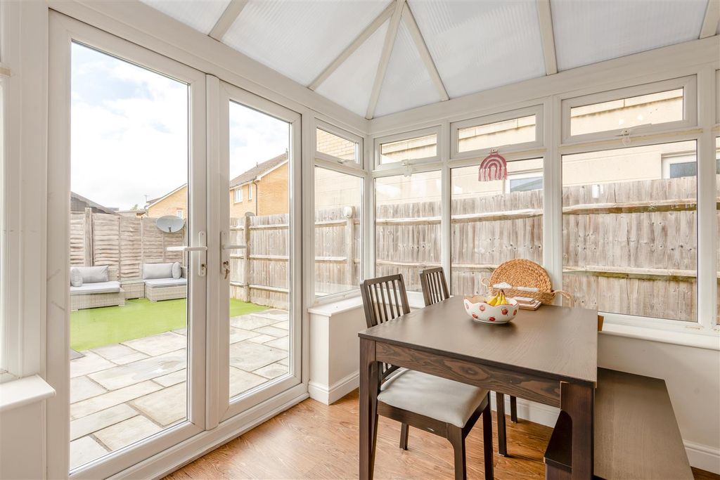 Property photo 3 of 15 Conservatory/Dining Room
