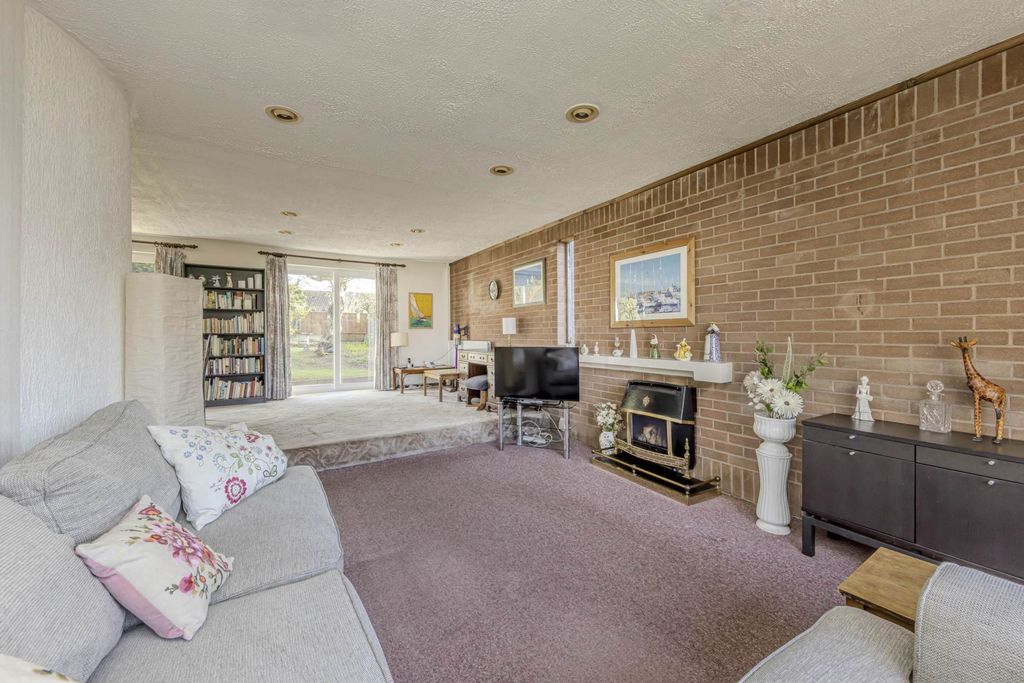 Property photo 3 of 25