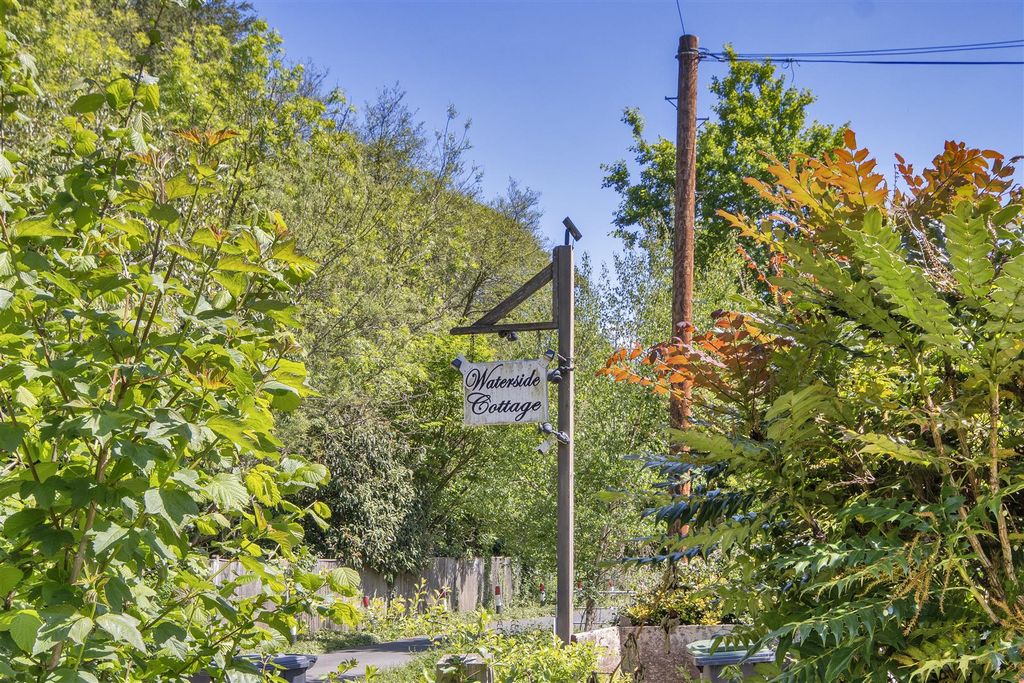 Property photo 2 of 40