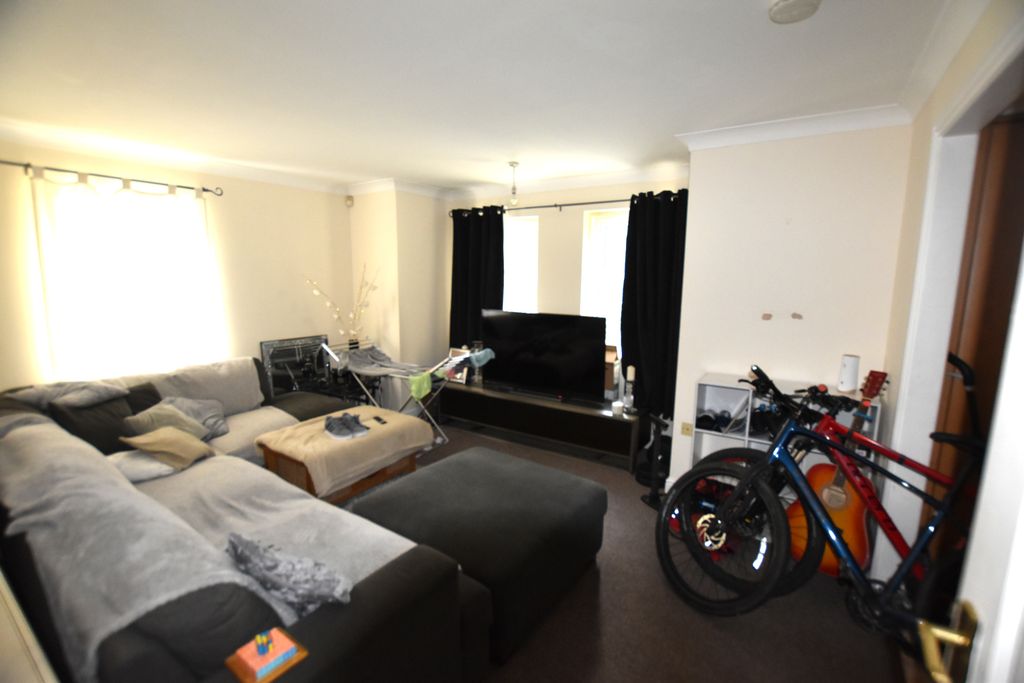 Property photo 3 of 6 1