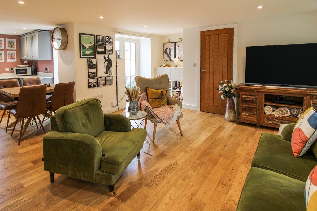 Property photo 2 of 20 Sitting Room