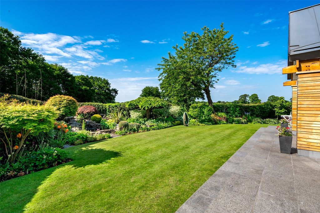 Property photo 3 of 29 Gardens