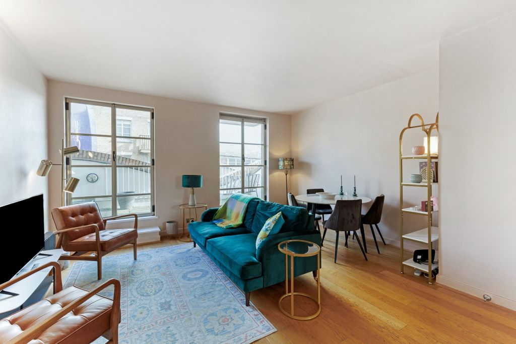 Property photo 3 of 23 The Circle