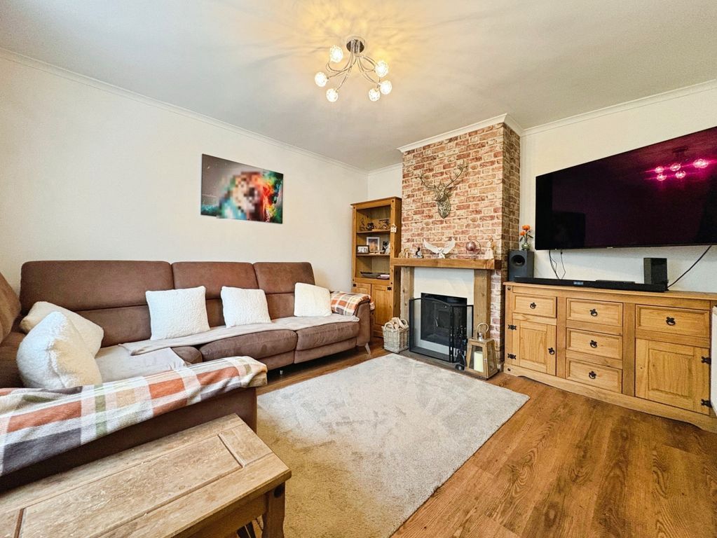 Property photo 2 of 21 Living Room