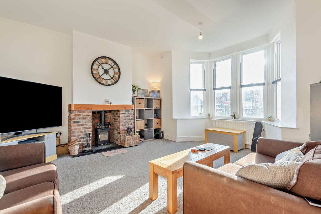 Property photo 2 of 40