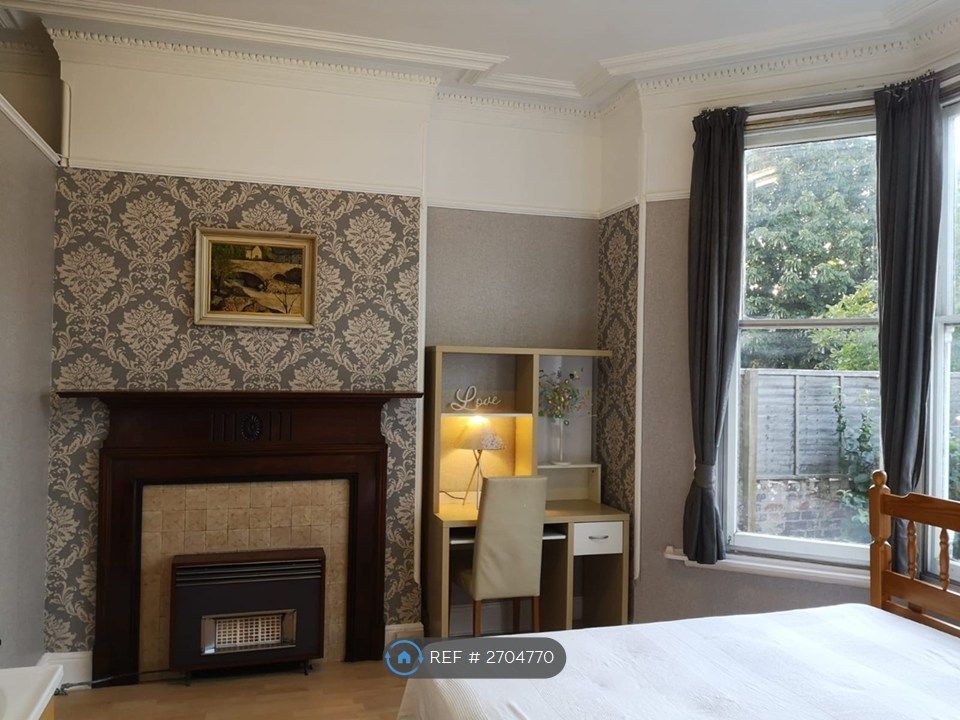 Property photo 3 of 8 Room 3 - Study Area