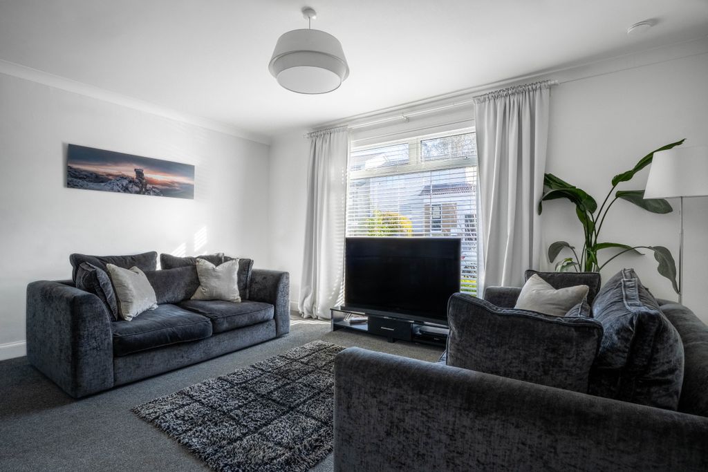 Property photo 2 of 25