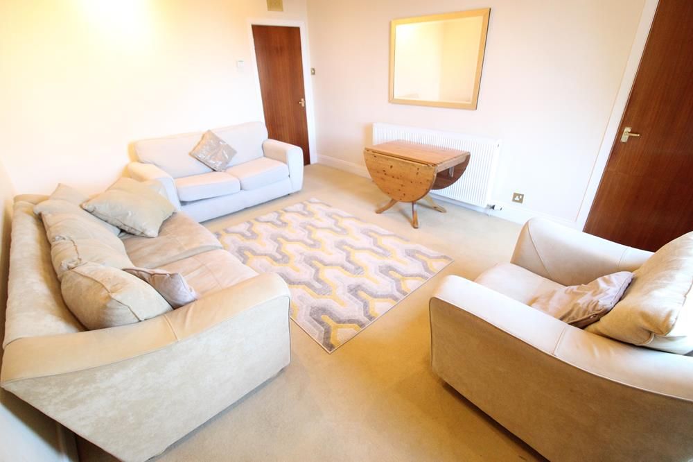 Property photo 2 of 7 Lounge Alternative