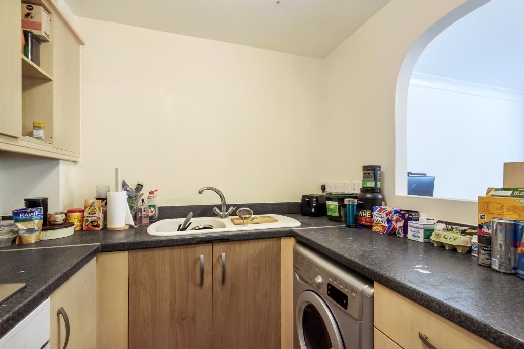 Property photo 3 of 10 Kitchen