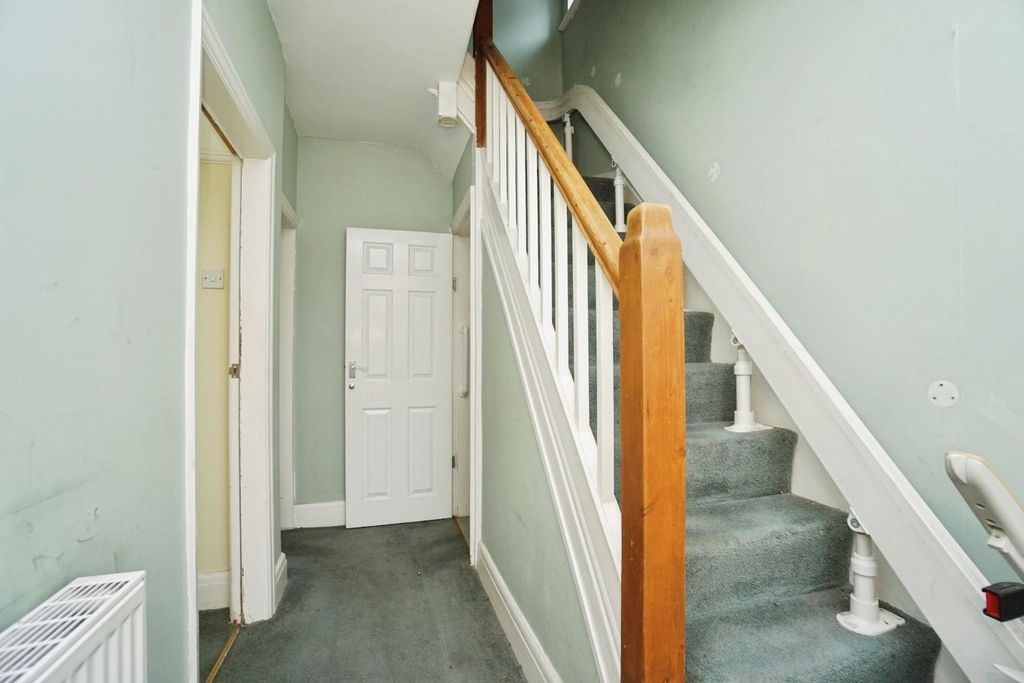 Property photo 2 of 22 Hallway