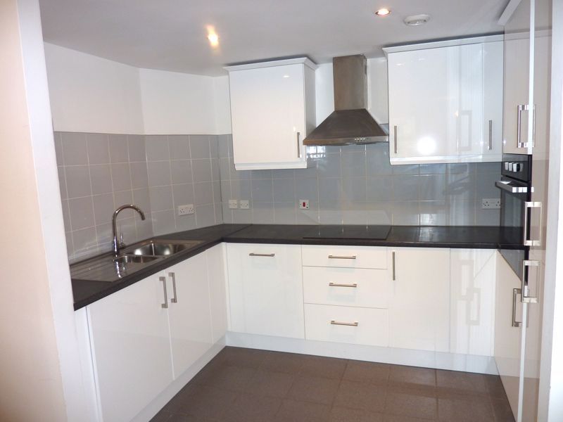 Property photo 2 of 15 Fitted Kitchen