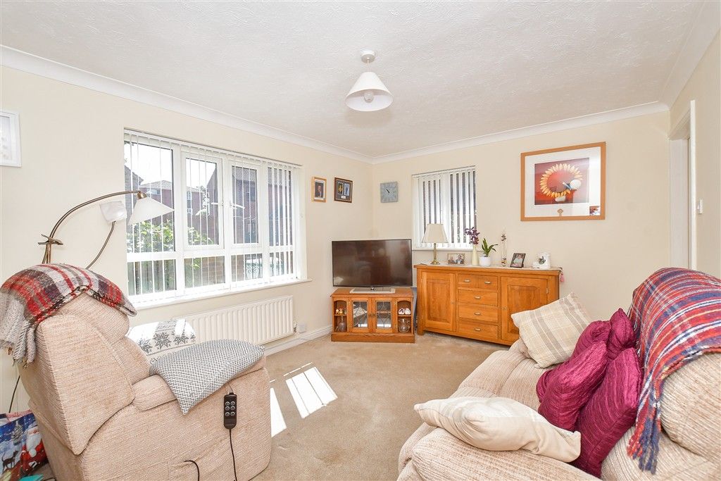 Property photo 1 of 11 Lounge