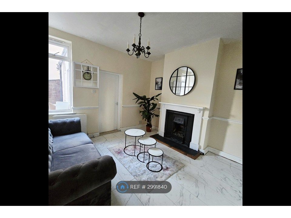 Property photo 1 of 9 Living Room