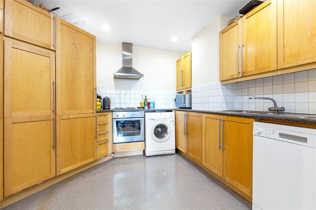 Property photo 2 of 9 Kitchen