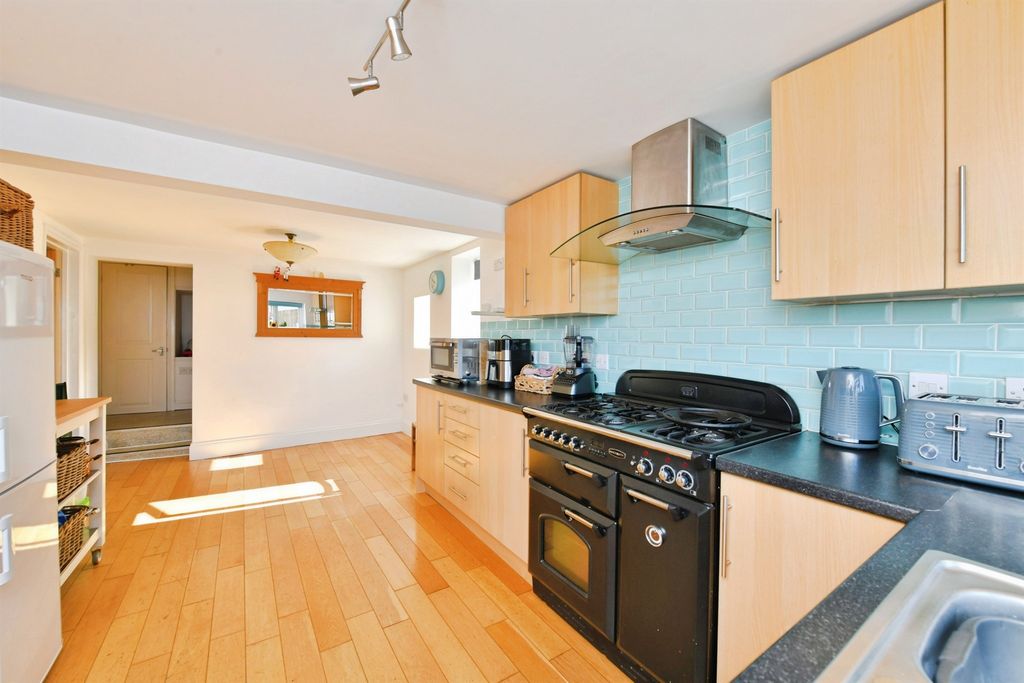 Property photo 2 of 23