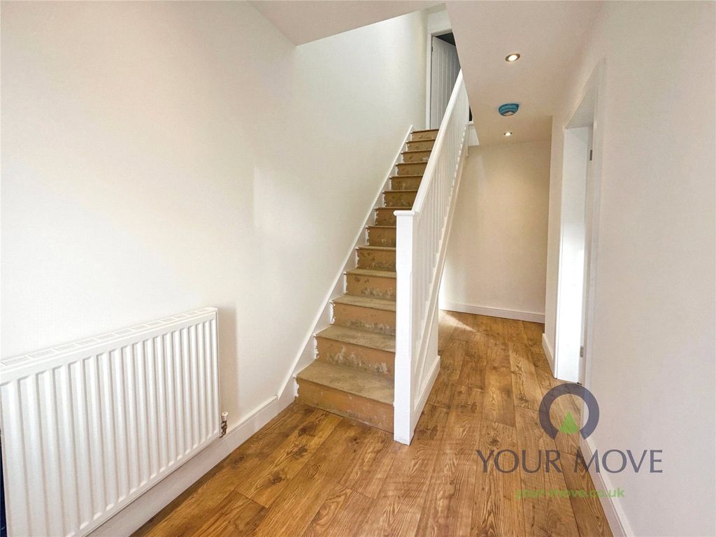 Property photo 2 of 14 Hallway
