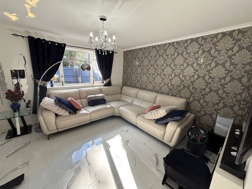 Property photo 2 of 17 Picture No. 03