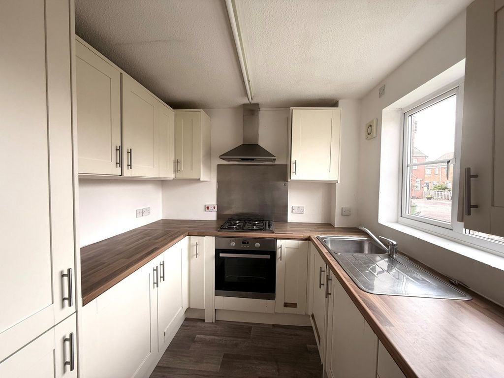 Property photo 3 of 7 Kitchen