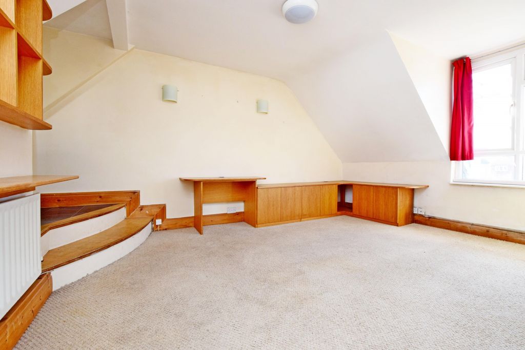 Property photo 3 of 5 1 Bedroom Flat