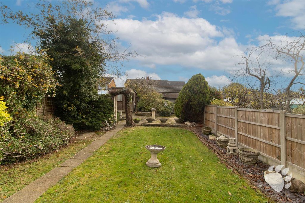 Property photo 2 of 22 Garden