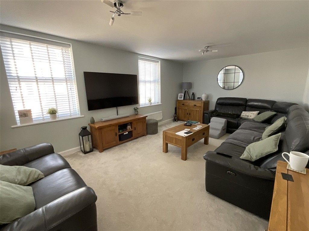 Property photo 3 of 4 Lounge