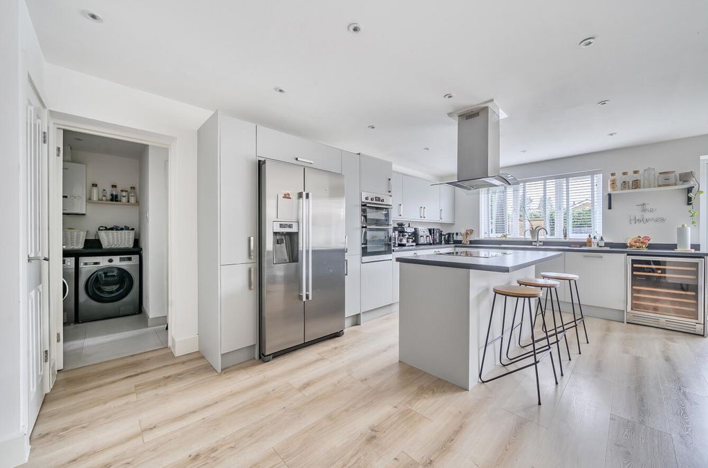 Property photo 3 of 15 1401276-14-6982056193B27.Jpg