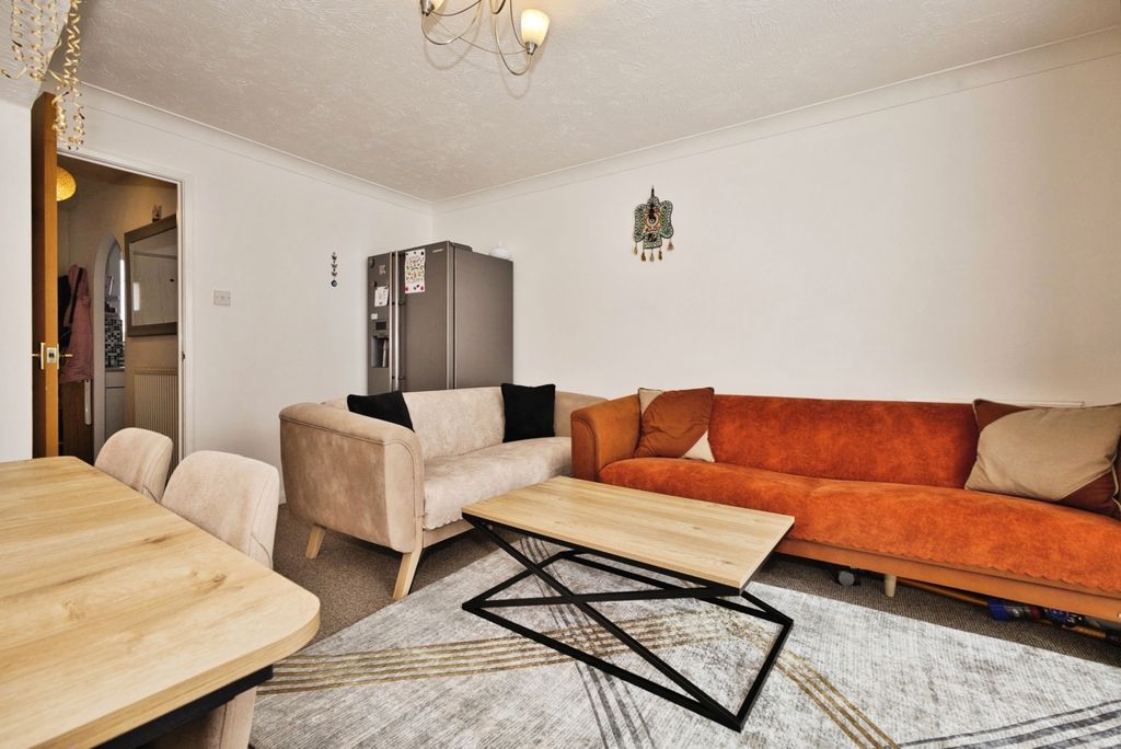 Property photo 3 of 18 Living Room