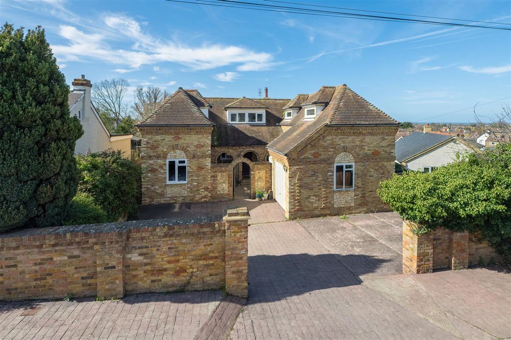 Property photo 1 of 35 Stanley Road, Whitstable