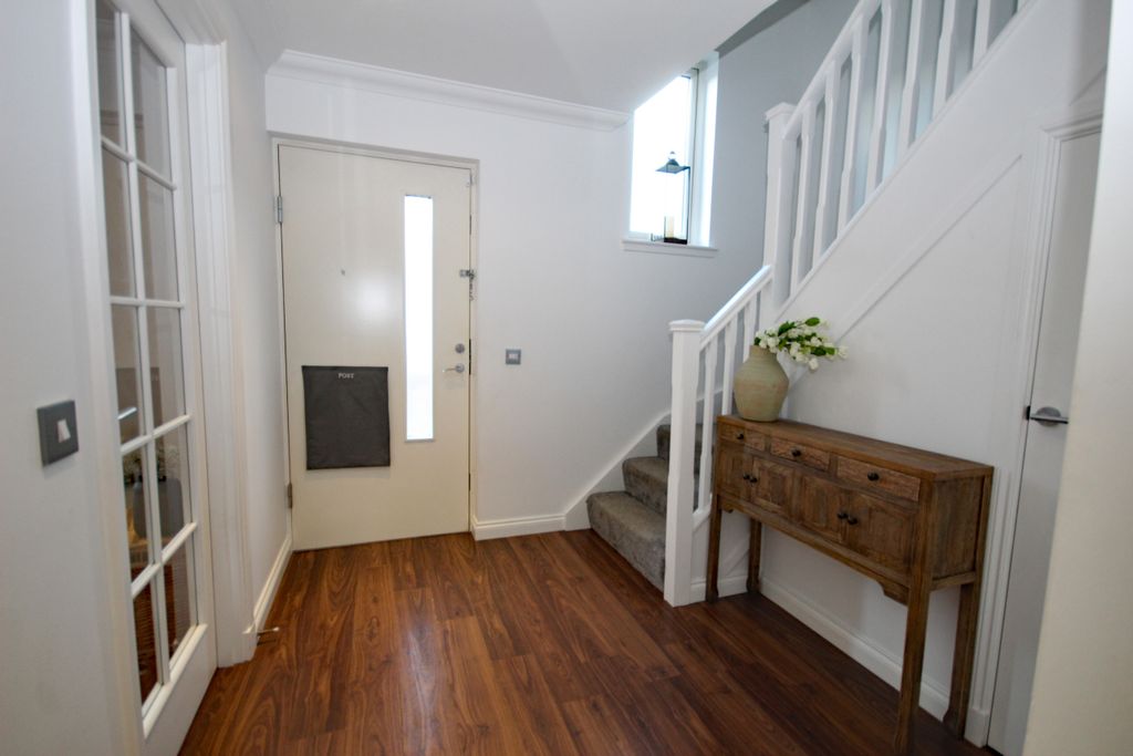 Property photo 2 of 26