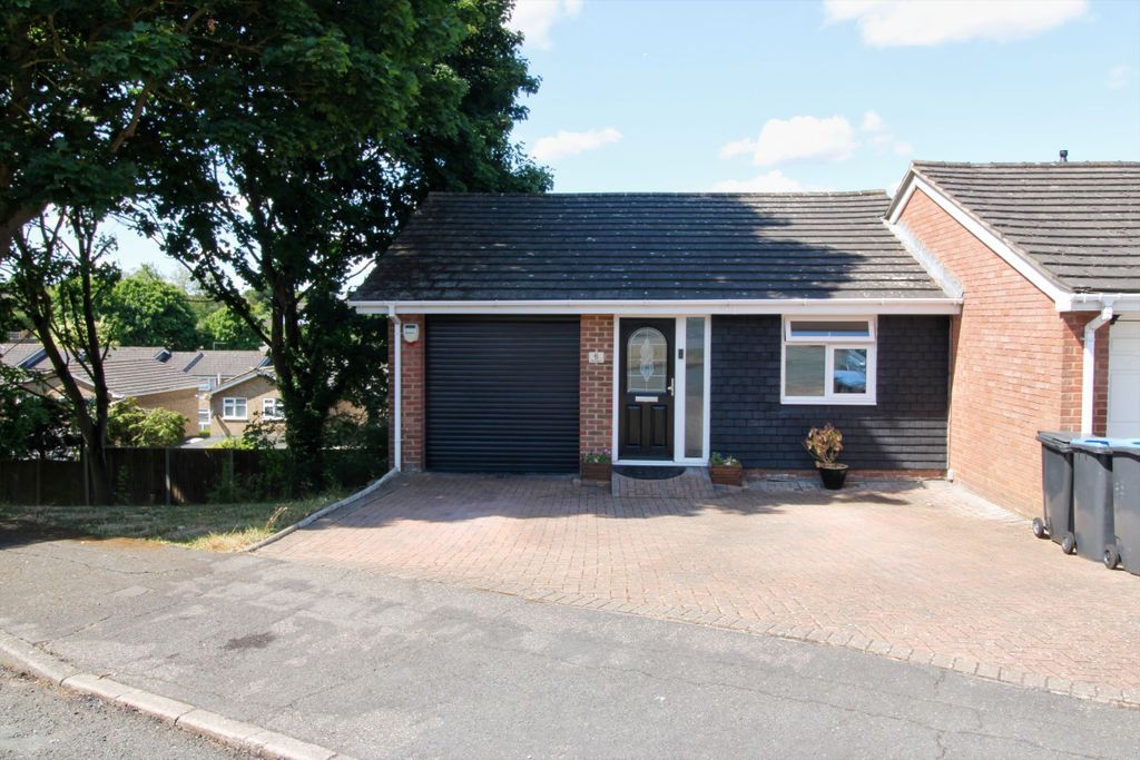 Property photo 1 of 32
