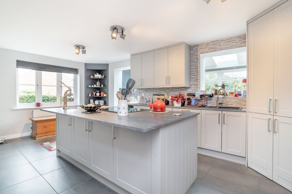 Property photo 3 of 32