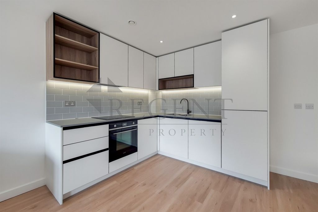 Property photo 3 of 12 Kitchen