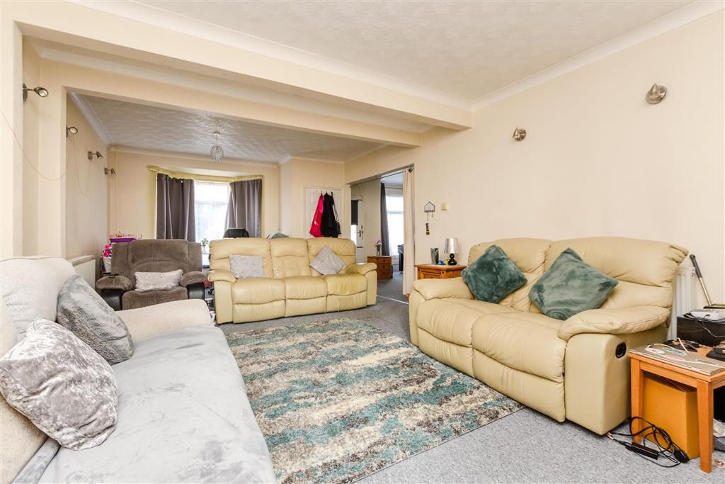 Property photo 3 of 12 Lounge