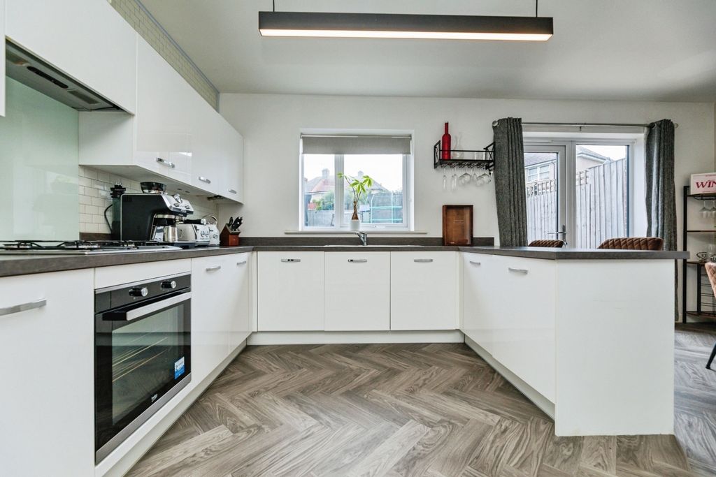 Property photo 3 of 23 Pbox-Img.Jpg