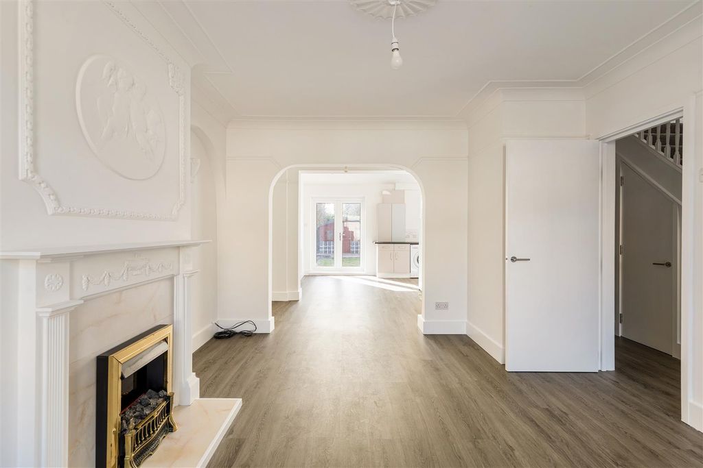 Property photo 3 of 34 Connington Gardens, E4